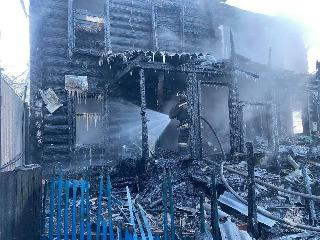 Две девочки и женщина погибли при пожаре в Минусинске