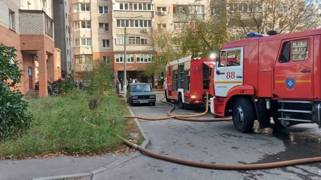 Трое детей и четверо взрослых спасены при пожаре в квартире жилого дома в Королеве