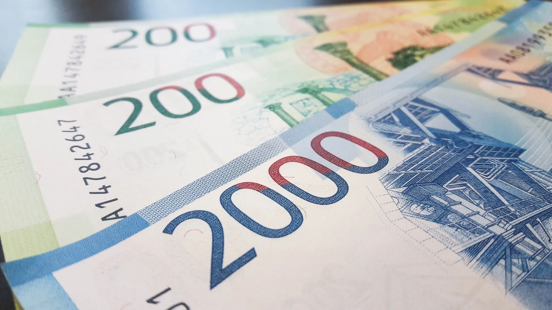 Новые купюры номиналом 200 и 2000 рублей