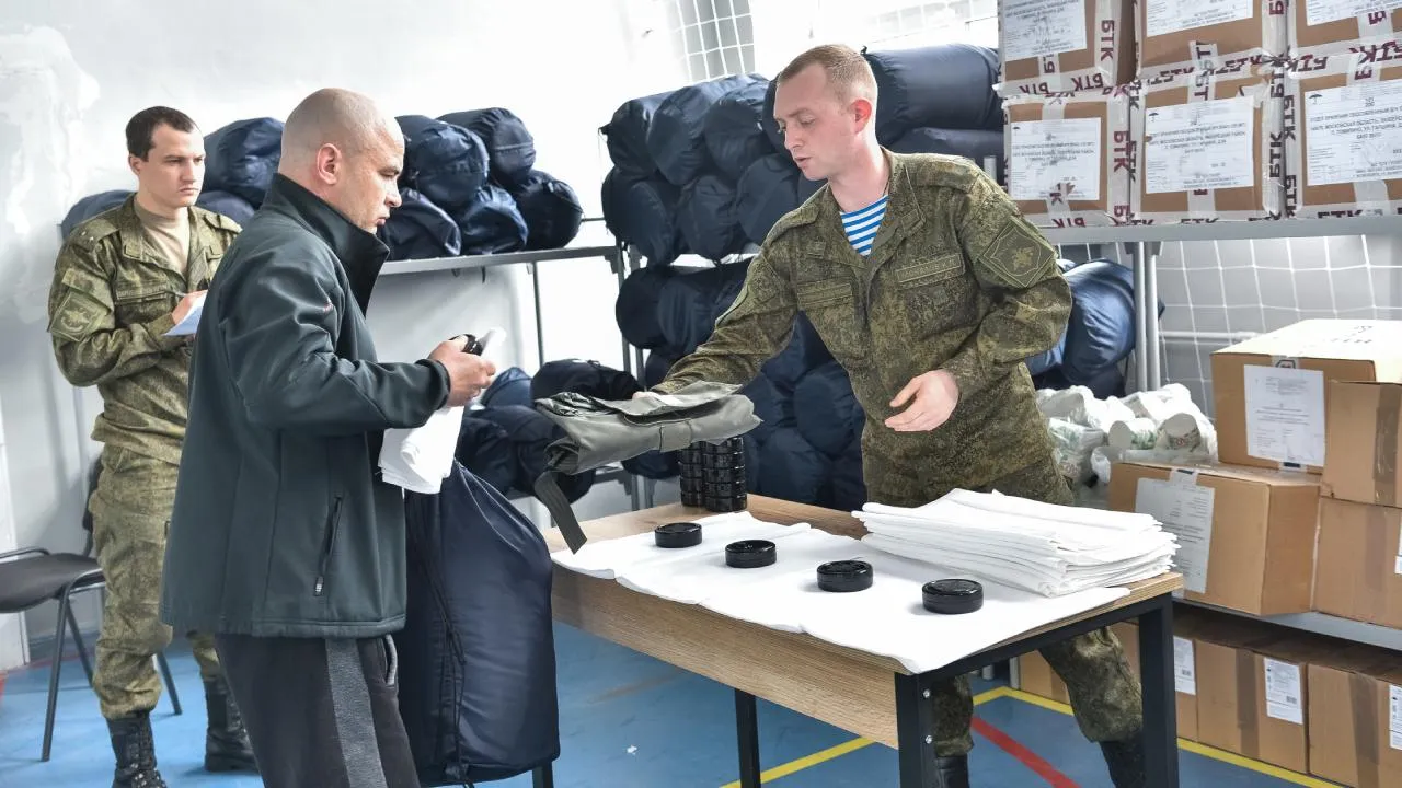 Центр для контрактников в Балашихе продолжает принимать добровольцев со всей страны