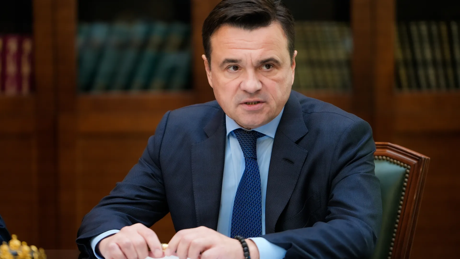 Андрей Воробьев обсудил на оперативном совещании подготовку к отопительному сезону и ограничения на работу мигрантов