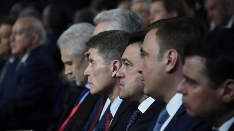 Губернатор принимает участие в совещании Медведева с главами регионов в Сочи