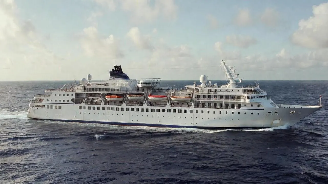 «Лайнер-заложник»: более 600 российских туристов оказались заблокированы на круизном судне у берегов Турции