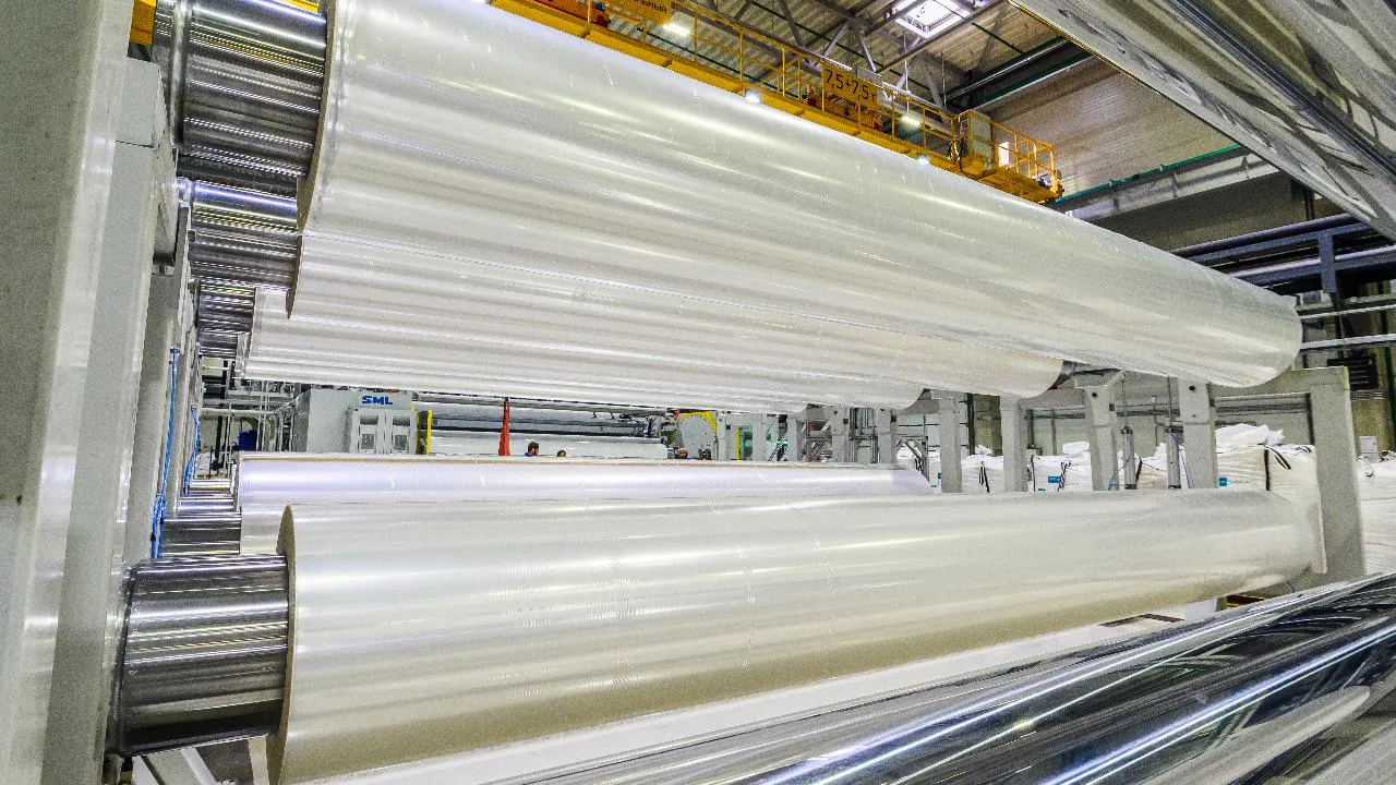 В 2025 году суммарный выпуск агропленки из вторичного сырья достиг 83 тысяч километров