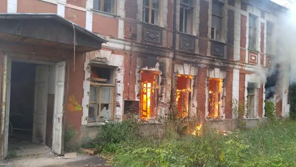 Жители Павловской Слободы спасают памятник культуры от поджигателей