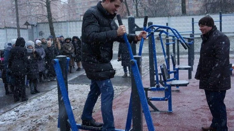 Спортивный кластер обновили на территории школы в Котельниках