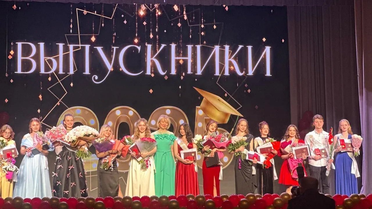 Торжественный выпускной вечер объединил почти 900 выпускников в Щелкове