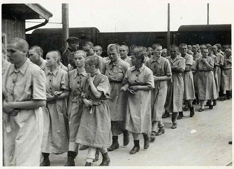 Женщины в концлагере Биркенау, май 1944 года