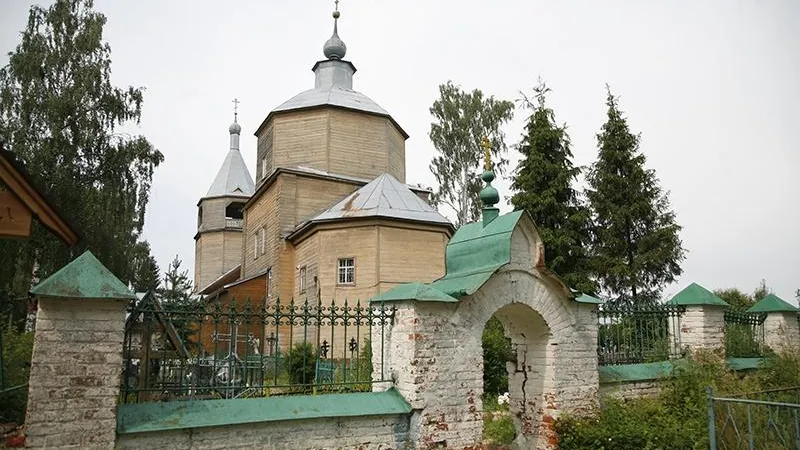Попечение святителя Фотия, ключи прихожанки Пелагеи: Богородице-Рождественский храм в селе Рудне-Никитское