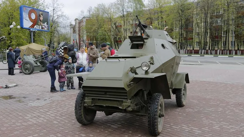 Партизанские пушки и советский бронетранспортер показали в Реутове 9 мая