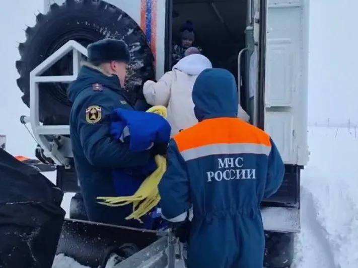 «Стояли в пробке почти сутки»: очевидица рассказала о происходящем на трассе М-4