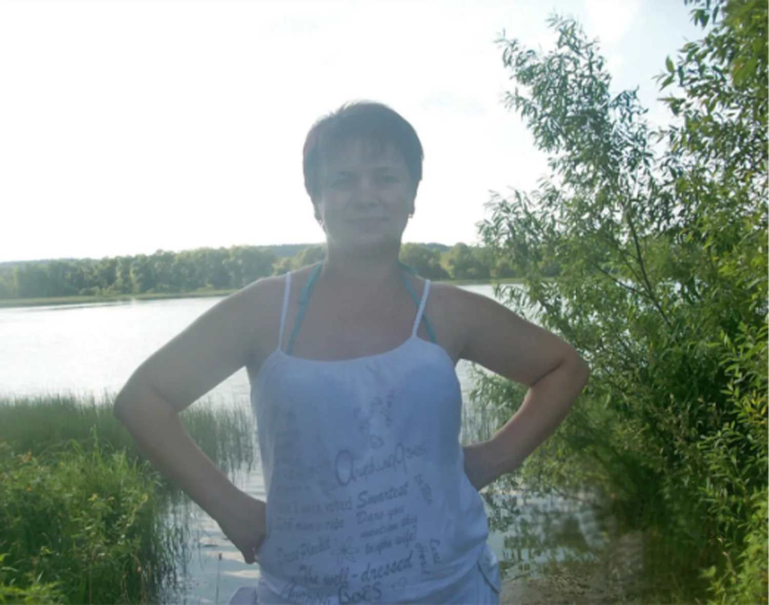 Елена Грызунова на озере в 2013 году. Фото из семейного архива Елены Грызуновой