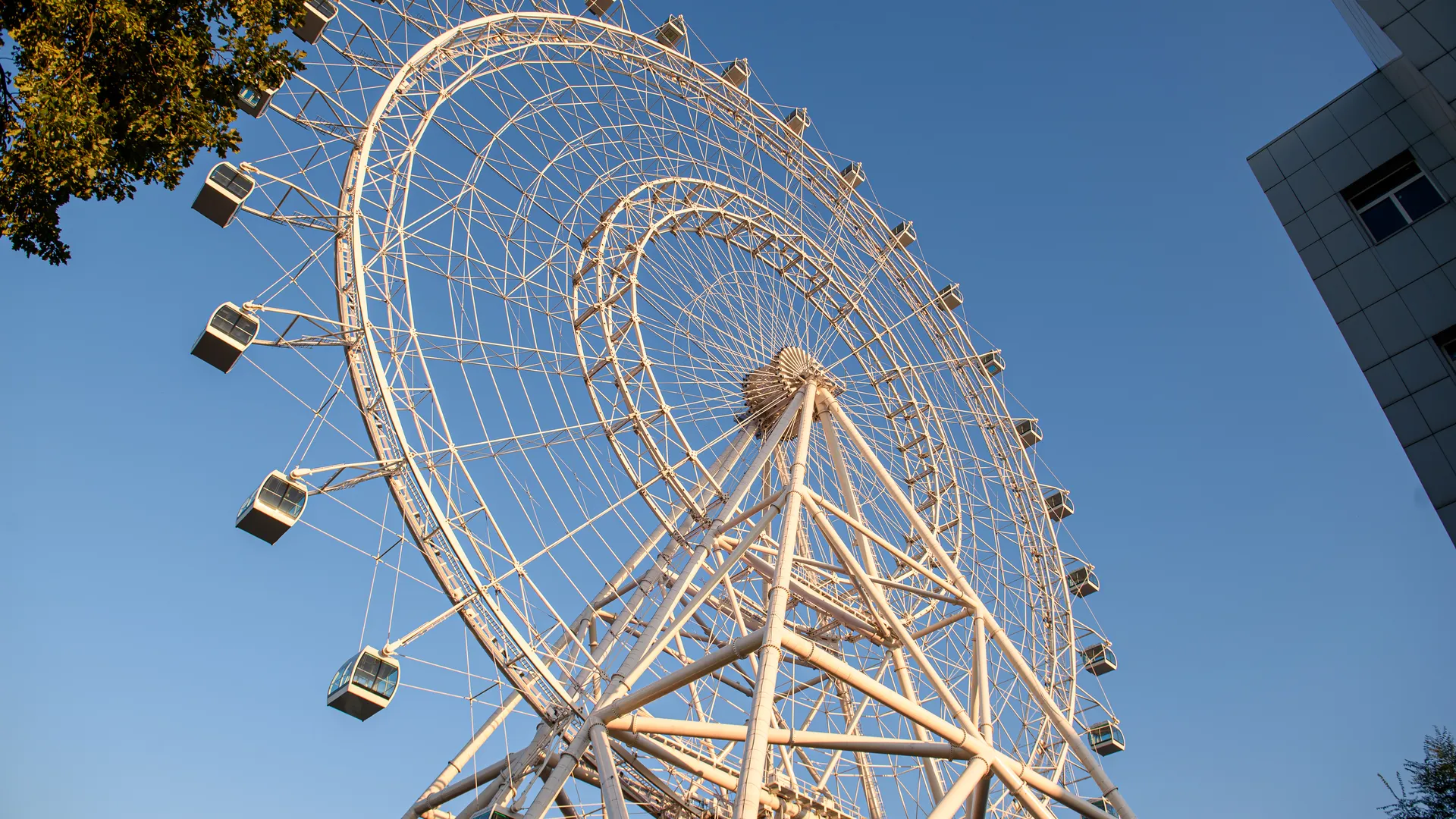 Летние виды колеса обозрения «Солнце Москвы»