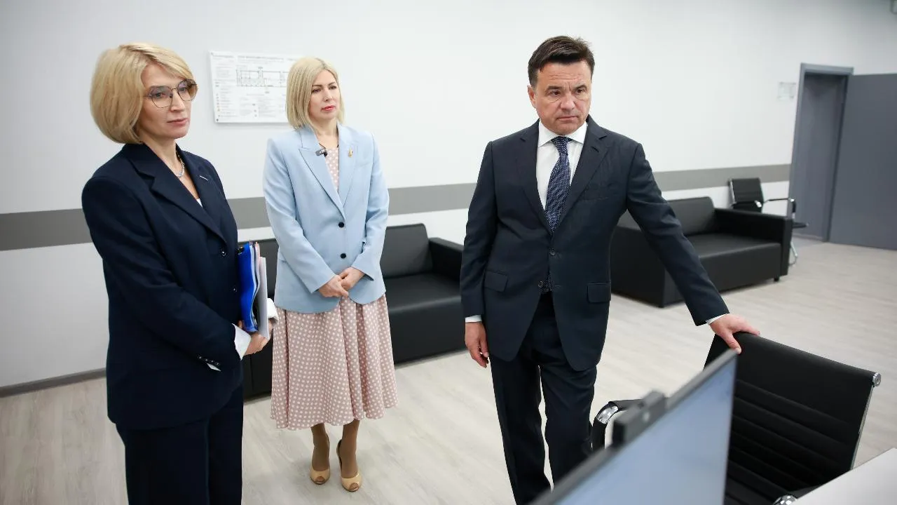 Андрей Воробьев проверил работу Единого центра поддержки участников СВО в Мытищах