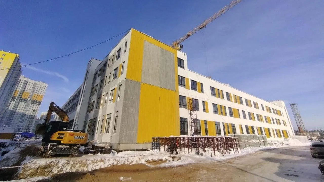 В подмосковном Солнечногорске продолжается строительство самой большой школы