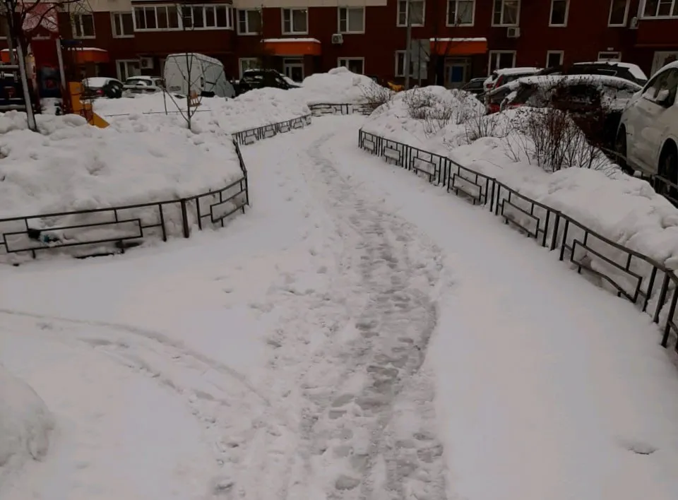 Дворы ЖК до уборки.&nbsp; Фото: ТГ-чат Станислава Каторова