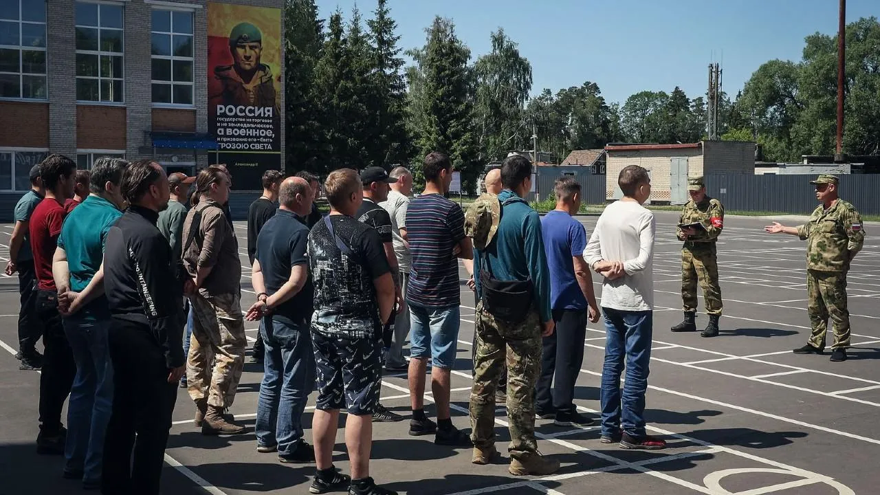 Центр отбора на военную службу по контракту продолжает работать в Подмосковье
