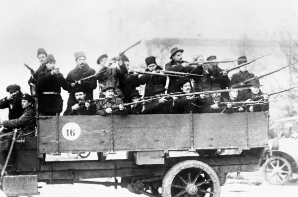 Отряд красногвардейцев