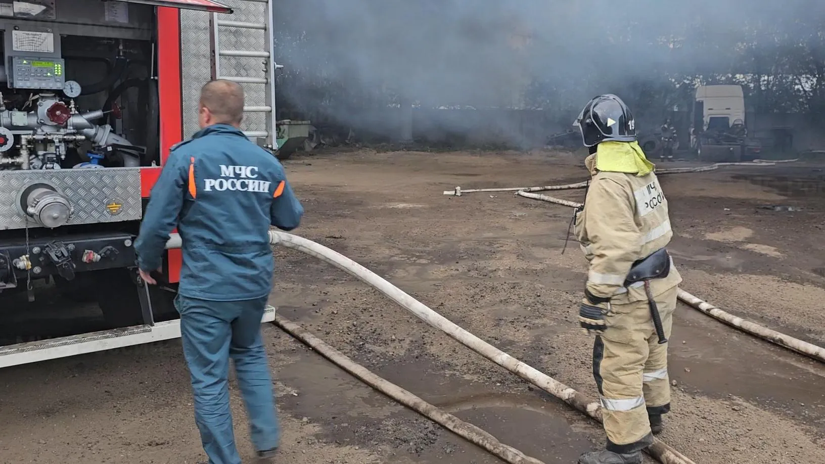 Крупный пожар в цехе по производству резинотехнических изделий в Подмосковье полностью потушен