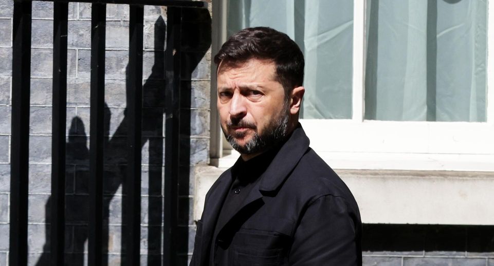 МИД Украины вызвал посла Венгрии из-за плакатов, где Зеленского назвали клоуном