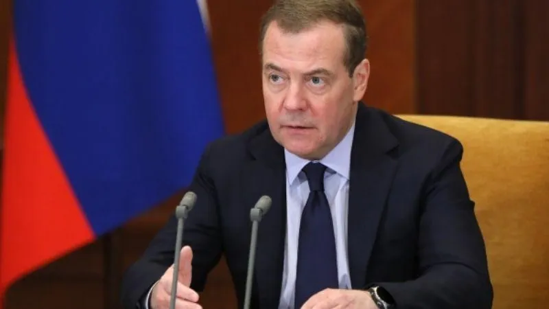Дмитрий Медведев заявил о праве РФ защищаться любым доступным ей оружием