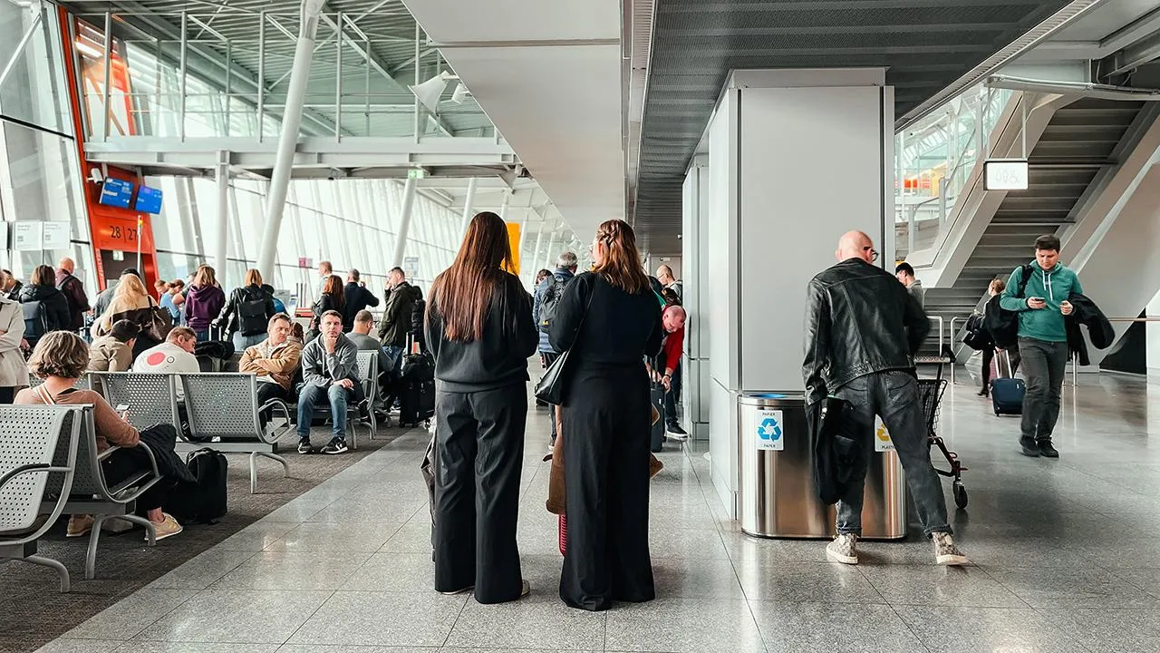 Пассажирка из Санкт-Петербурга сутки добиралась на операцию в Махачкалу: самолет сел во Владикавказе