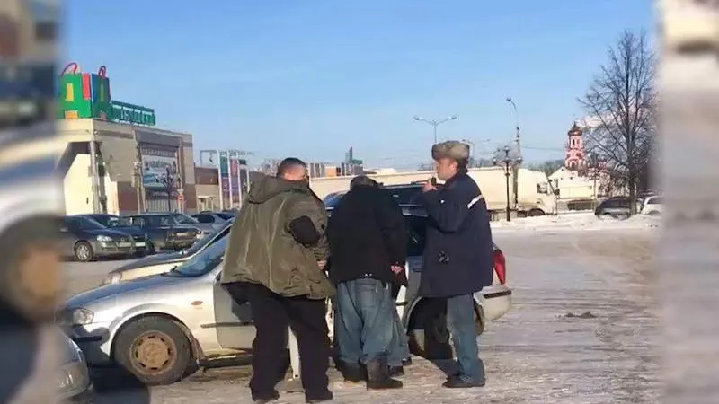 Девушка разняла четырех амбалов в дорожном конфликте в Дмитрове