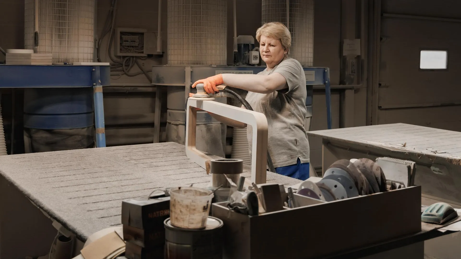 В подмосковной Кашире создали новые рабочие места на мебельной фабрике