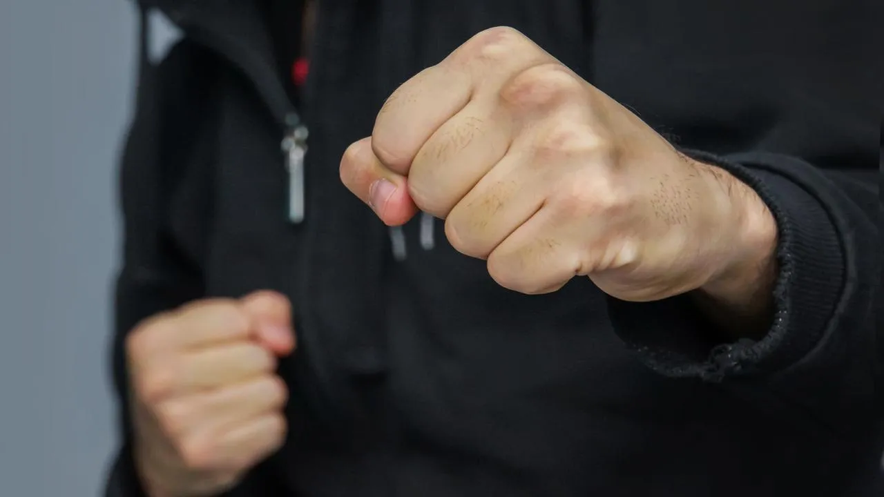 Откат в 90-е: решалы из Чехова ищут клиентов на «антирейдерство» и «беседы»