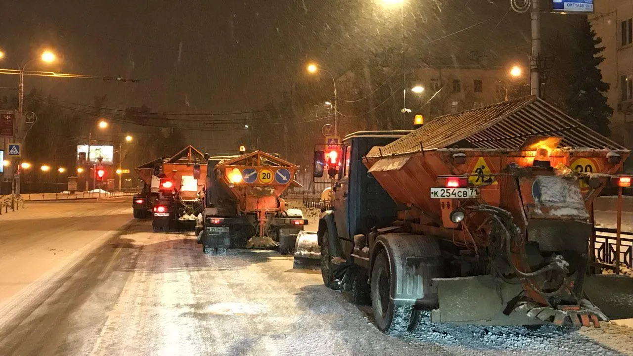 Дорожные службы Подмосковья ликвидировали последствия снегопада в минувшие выходные