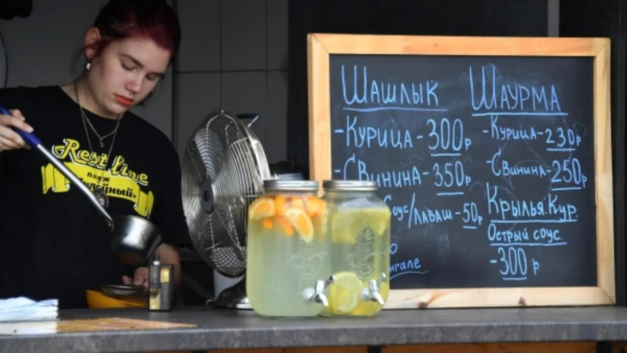 Диетолог Ирина Бережная рассказала, какие продукты вызывают отеки