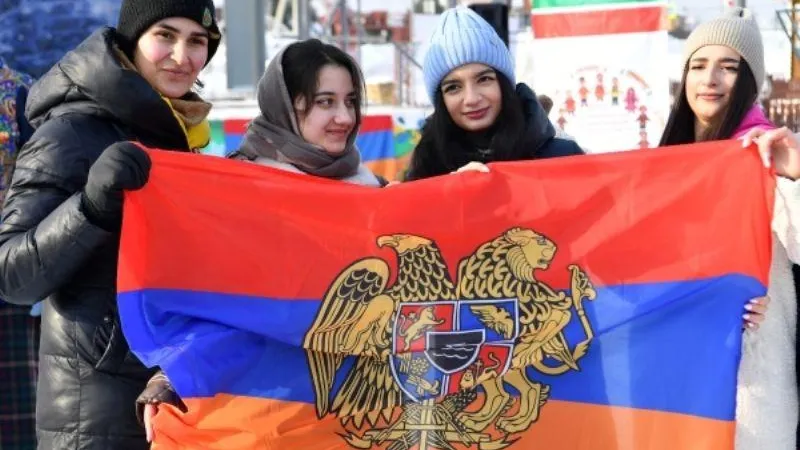 США предлагают гранты армянским выпускникам на продвижение демократии в стране