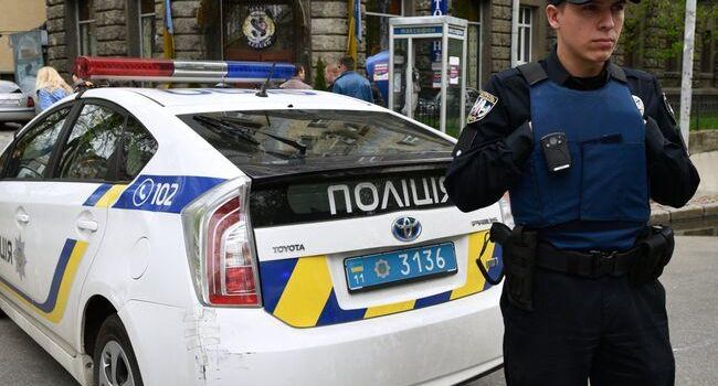 На Украине мужчина пытался отбиться от сотрудников военкомата топором