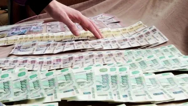 Девятнадцатилетний директор салона связи присвоил полмиллиона в Зарайске