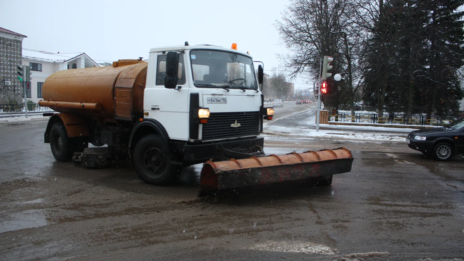 Уборка снега на дорогах