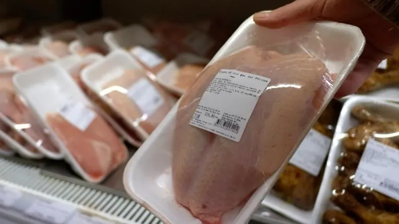 Находчивый покупатель переклеивал ценники на продуктах в Подольске