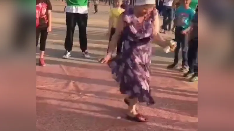 Баба Маша порвала уличный танцпол в Одинцово