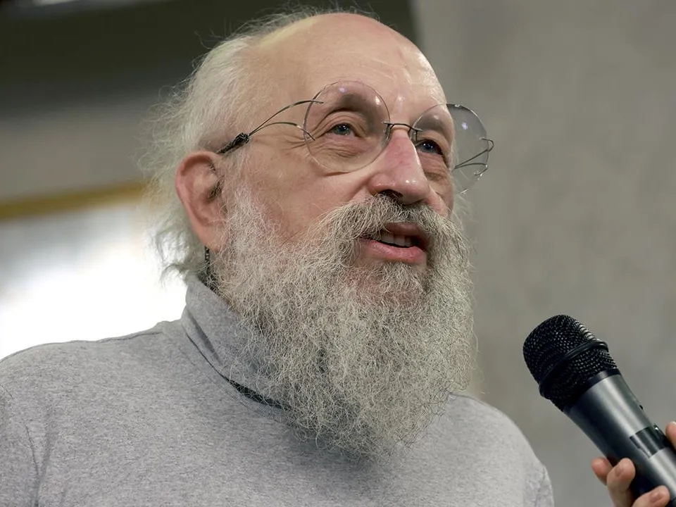 Вассерман придумал, как бороться с ЛГБТ и повышать рождаемость в России