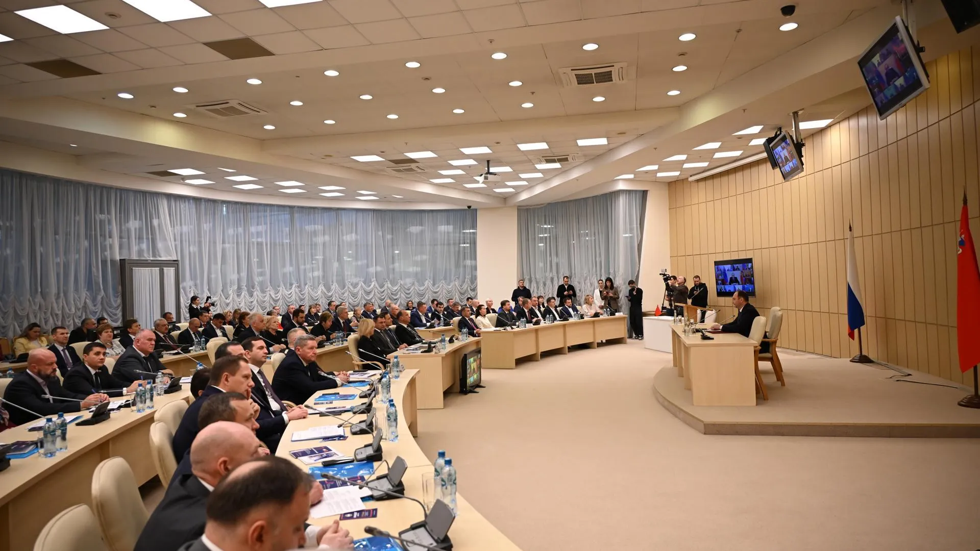 Глава Ленинского округа принял участие в XI Съезде Совета муниципальных образований