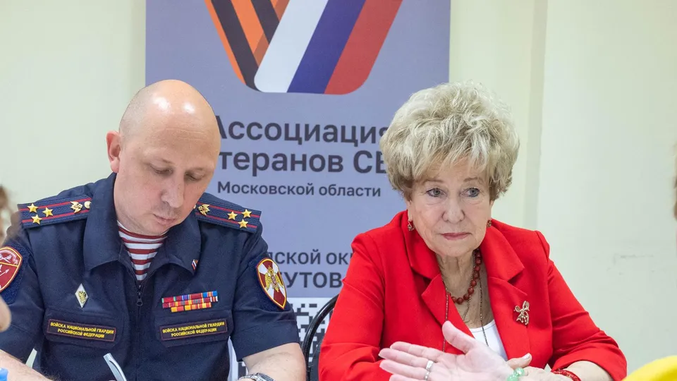 Руководитель Ассоциации ветеранов СВО Александр Манаенко и руководитель фонда соцподдержки населения Анна Бабалова. Фото: администрация г.о. Реутова