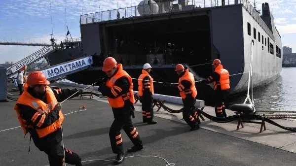 В России начали подбирать экипажи для отечественных вертолетоносцев