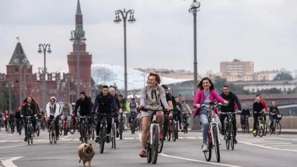 В осеннем велопараде в Москве приняли участие около 20 тысяч человек