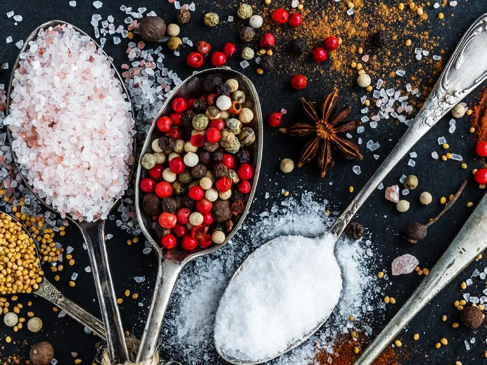 Перец чили, куркума, грейпфрут: выяснилось, какие продукты помогают худеть