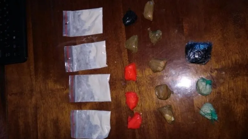 Одиннадцать свертков героина нашли у подозрительной женщины в Солнечногорске