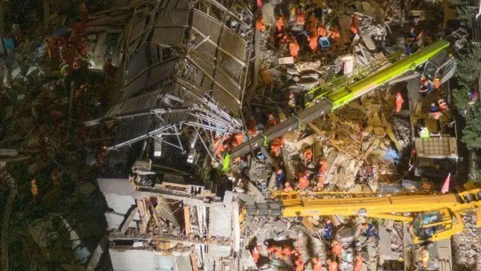 В Китае обрушилась гостиница, есть погибшие