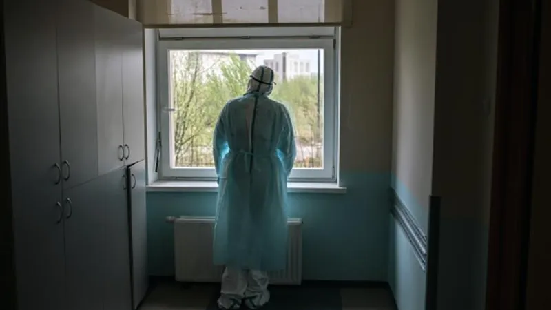 «Мечтаем обнять детей»: подмосковные медики рассказали, чем приходится жертвовать во время пандемии 