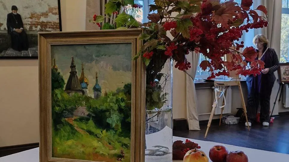 В честь основания подмосковного Звенигорода работает вернисаж