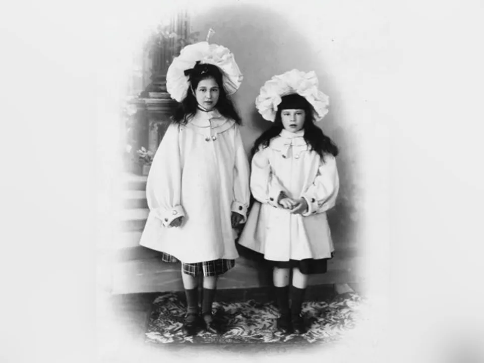 Мария Морозова (слева).&nbsp;Фото: пресс-служба ФГБУК «Государственный исторический музей-заповедник «Горки Ленинские»