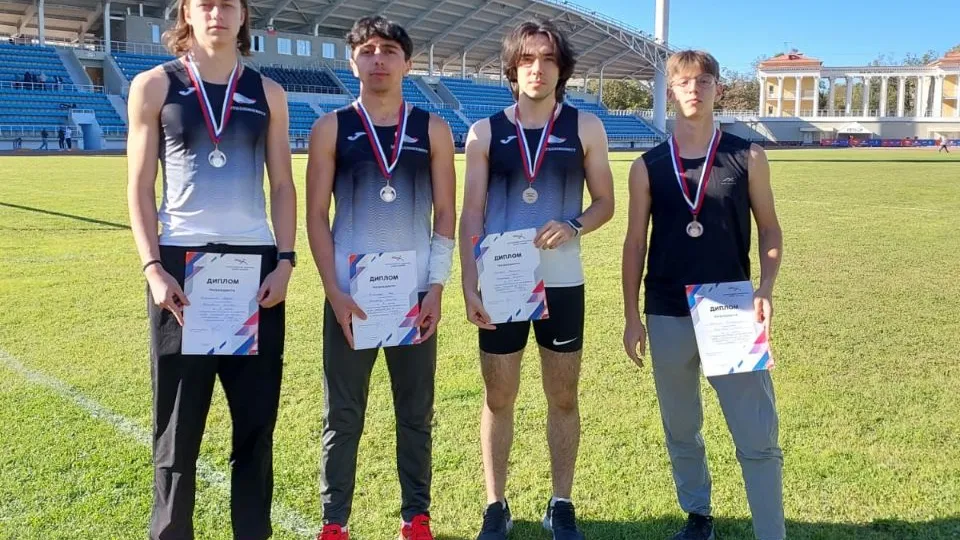 Фото: Максим Тихонов. На фото: сборная Московской области в эстафете 4х200м