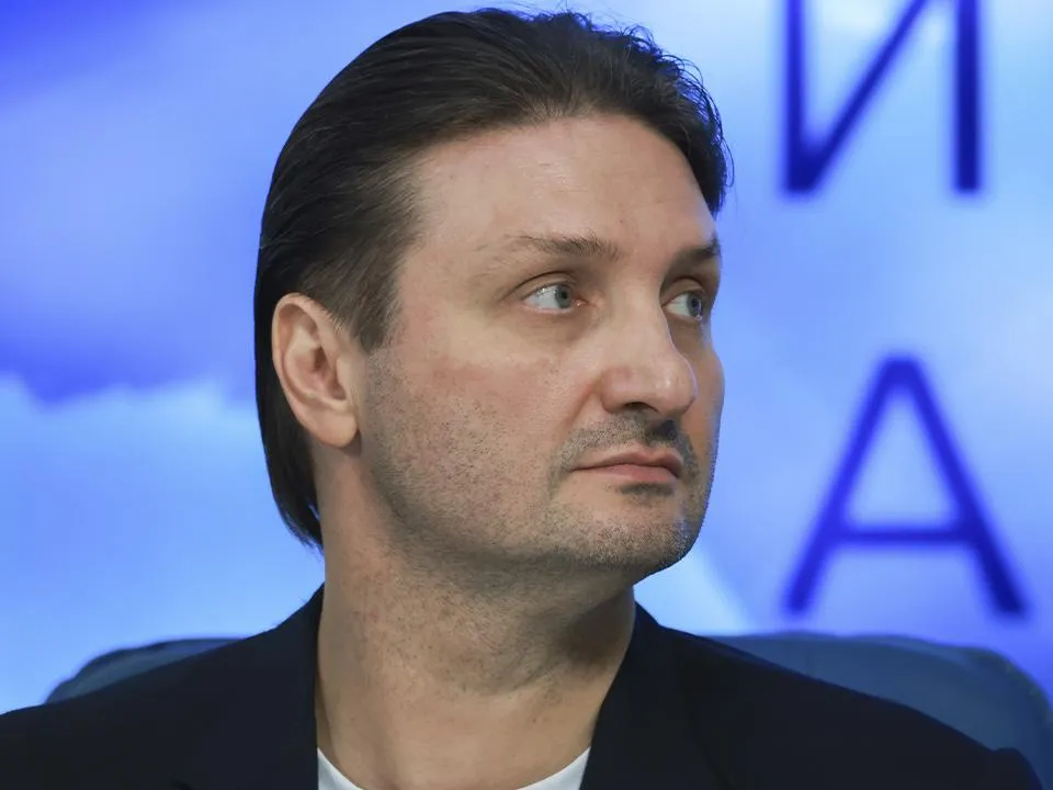 «Втыкал дротики себе в лицо без наркоза»: Запашного шокировал болевой порог Линдеманна на съемках клипа